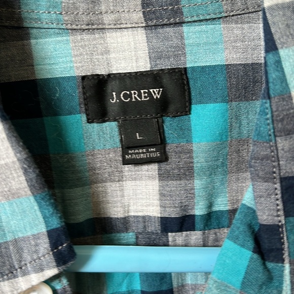 Men’s casual J.Crew button up shirt. - Picture 3 of 3